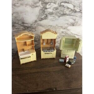 Calico Critters Sylvanian Families Kitchen Sink, Cabinet, Stove Fridge & Acc